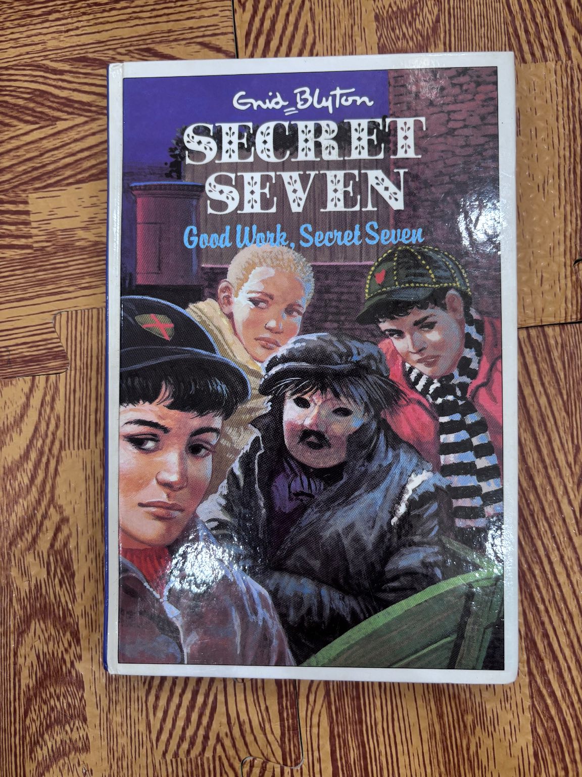 Good Work, Secret Seven — ảnh 1