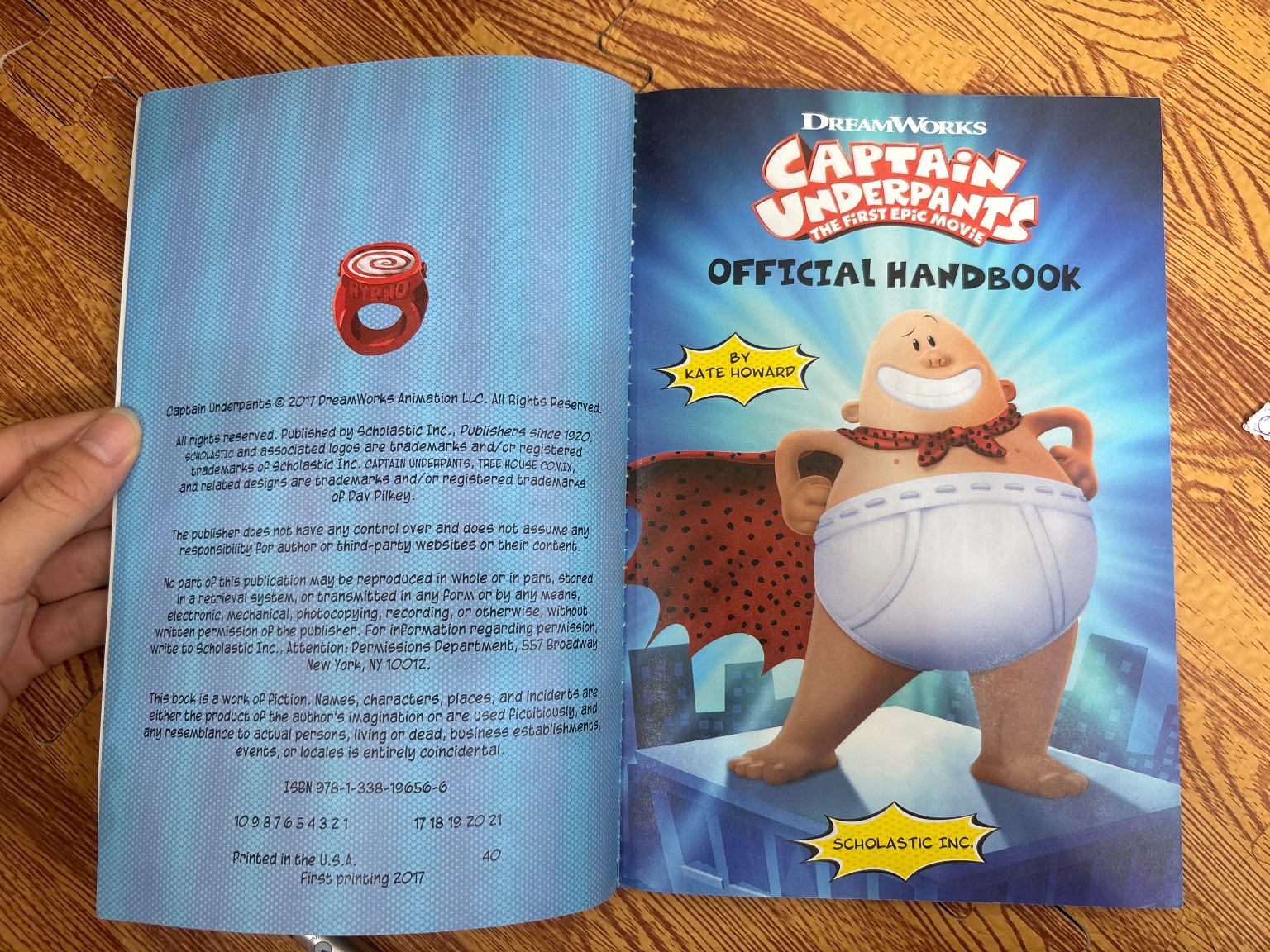 Captain Underpants: The First Epic Movie Official Handbook — ảnh 2