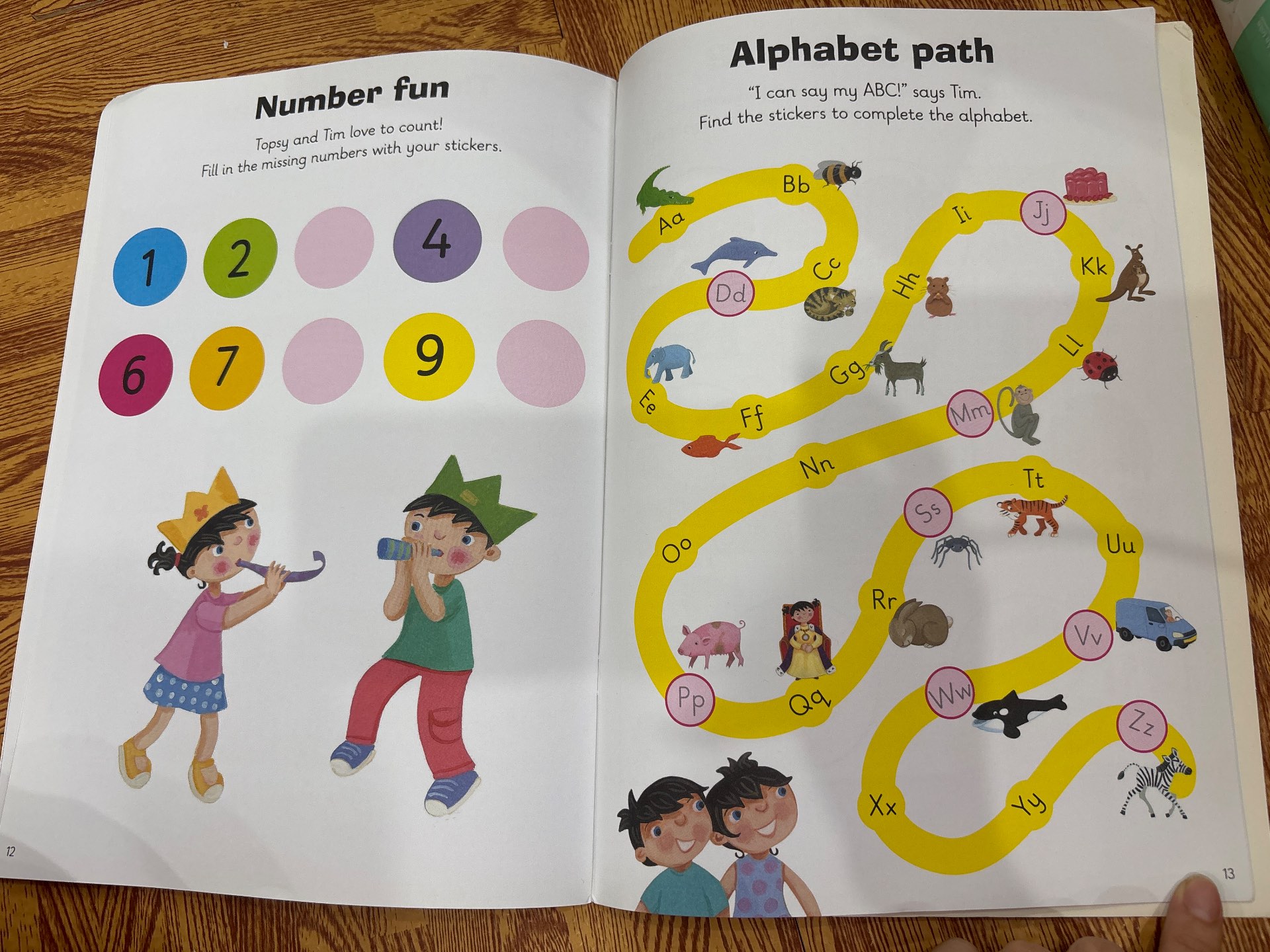 Topsy and Tim Start School Sticker Activity Book — ảnh 5