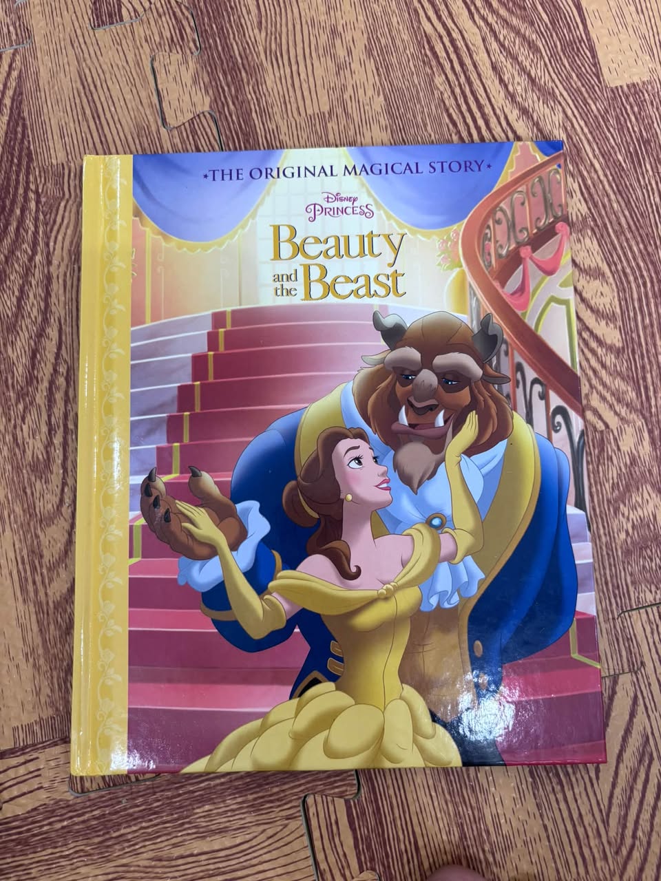 DISNEY PRINCESS: BEAUTY AND THE BEAST (THE ORIGINAL MAGICAL STORY - BÌA CỨNG) — ảnh 1
