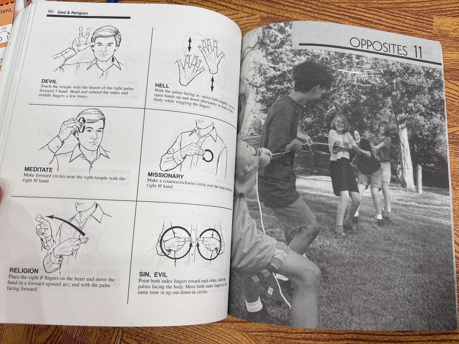 Signing For Kids bị rách trang đầu — ảnh 4