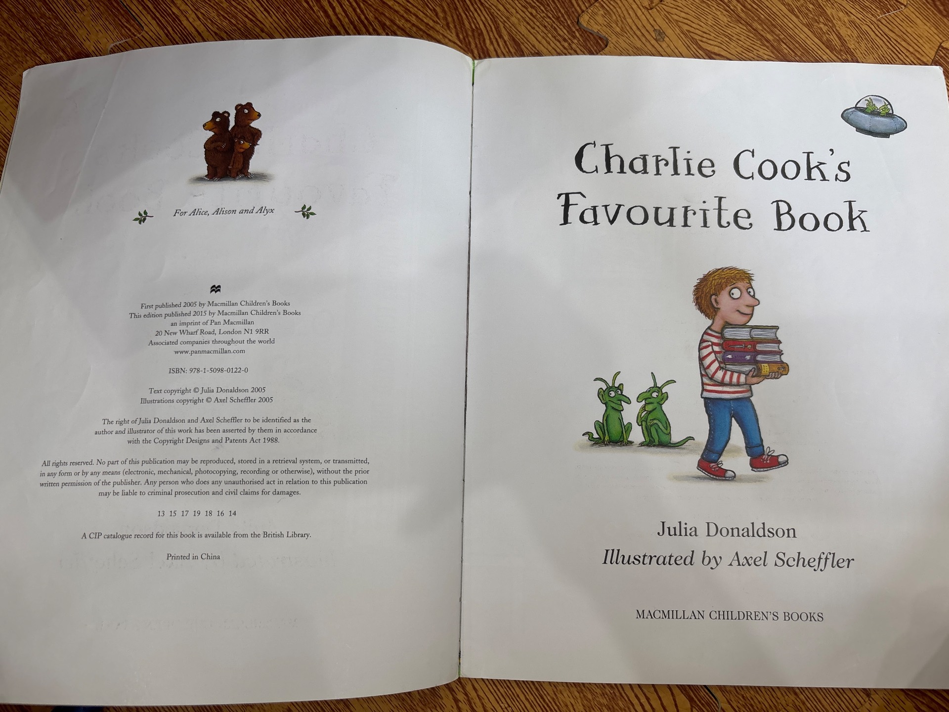 Charlie Cook's Favourite Book — ảnh 3
