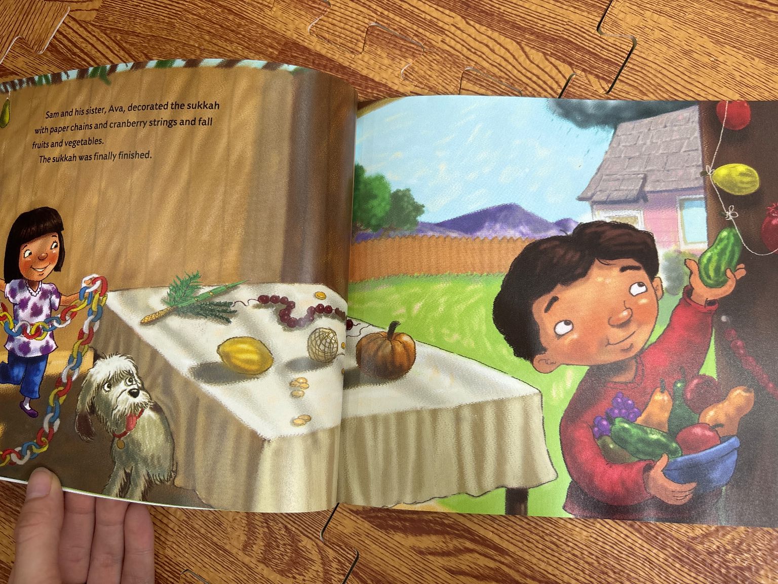 The Very Crowded Sukkah — ảnh 3