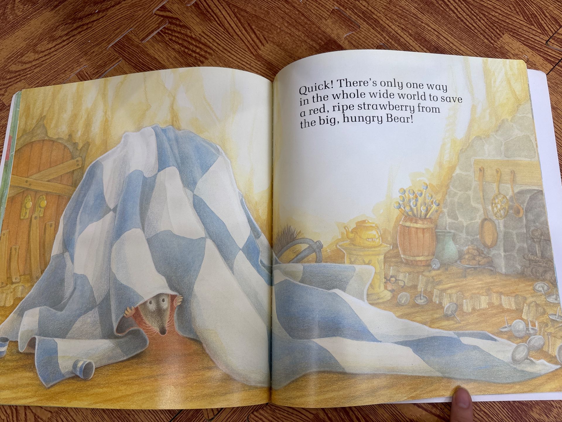 The Little Mouse, The Red Ripe Strawberry, and The Big Hungry Bear — ảnh 5